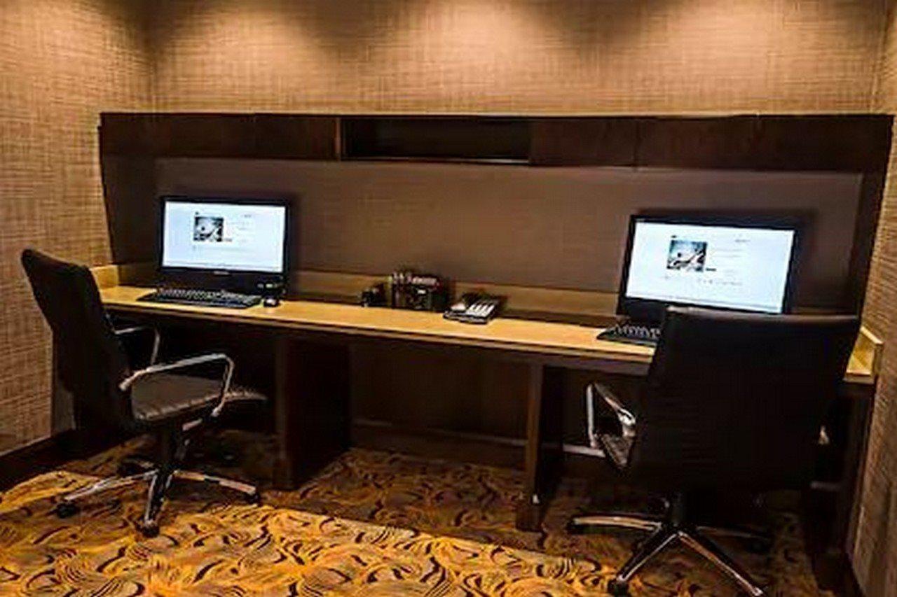 Hampton Inn By Hilton Ottawa Airport מראה חיצוני תמונה