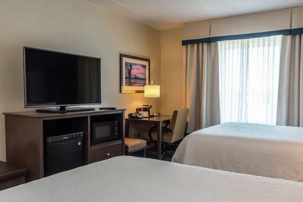 Hampton Inn By Hilton Ottawa Airport מראה חיצוני תמונה