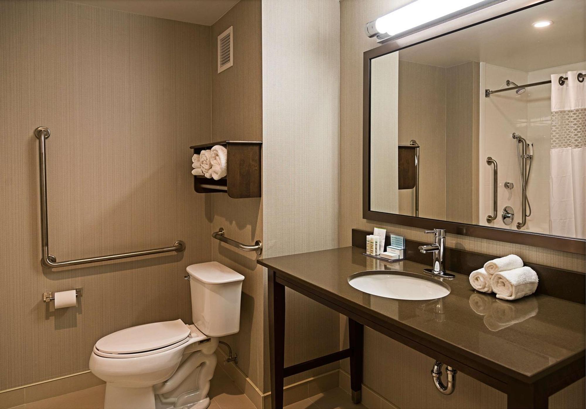 Hampton Inn By Hilton Ottawa Airport מראה חיצוני תמונה
