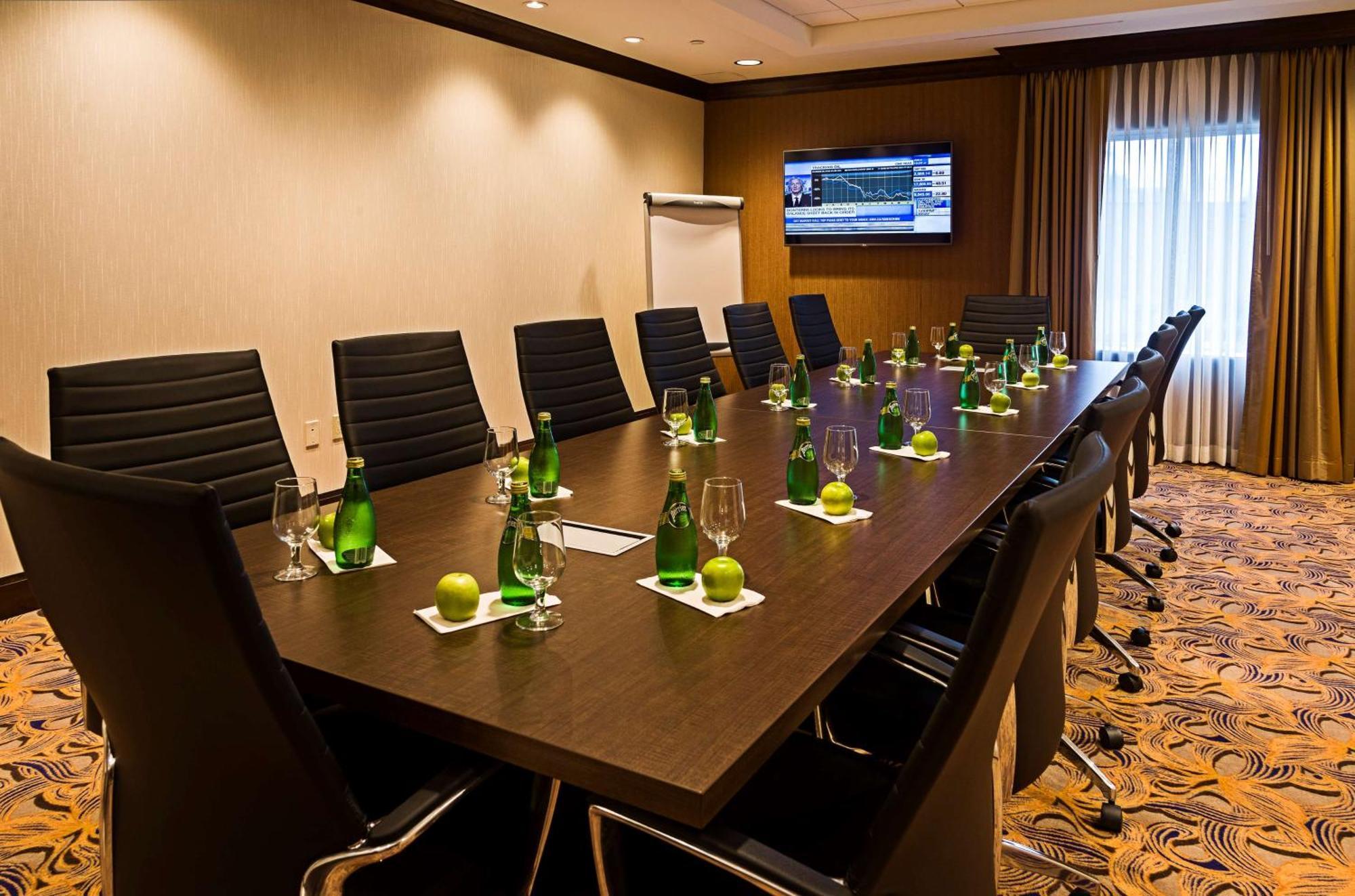Hampton Inn By Hilton Ottawa Airport מראה חיצוני תמונה