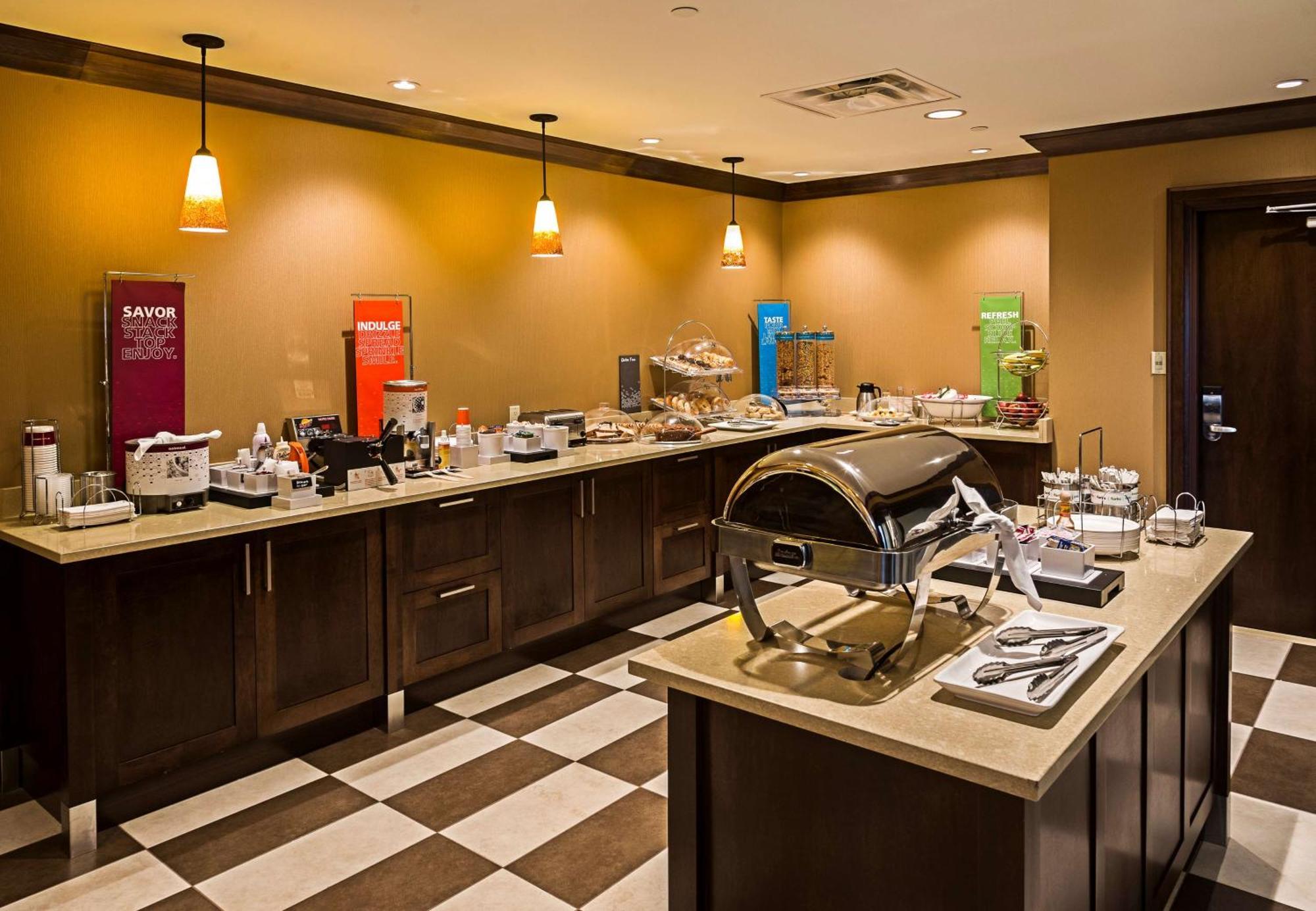 Hampton Inn By Hilton Ottawa Airport מראה חיצוני תמונה