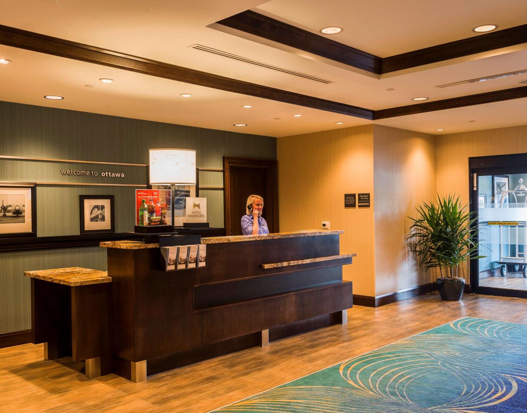 Hampton Inn By Hilton Ottawa Airport מראה חיצוני תמונה
