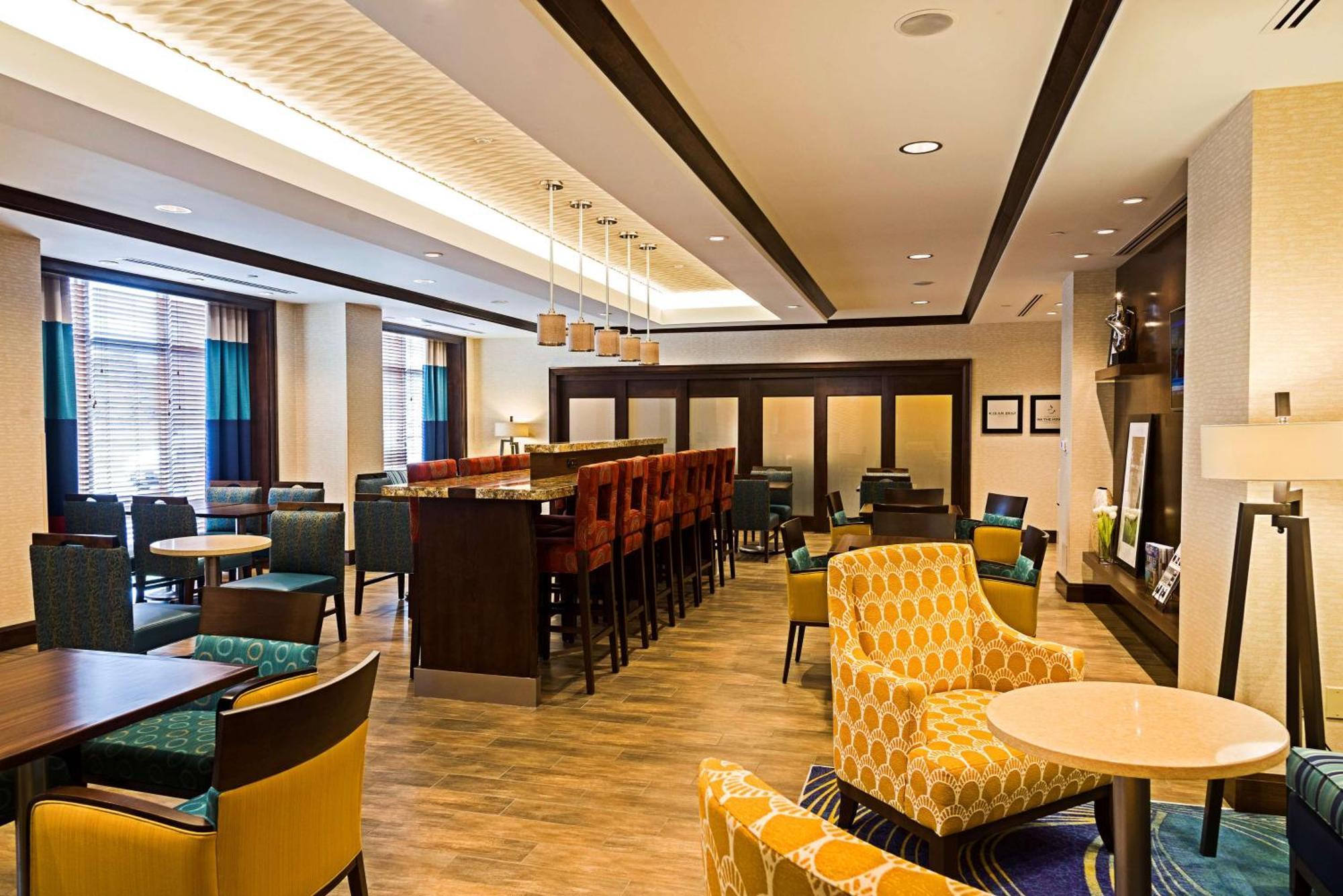 Hampton Inn By Hilton Ottawa Airport מראה חיצוני תמונה