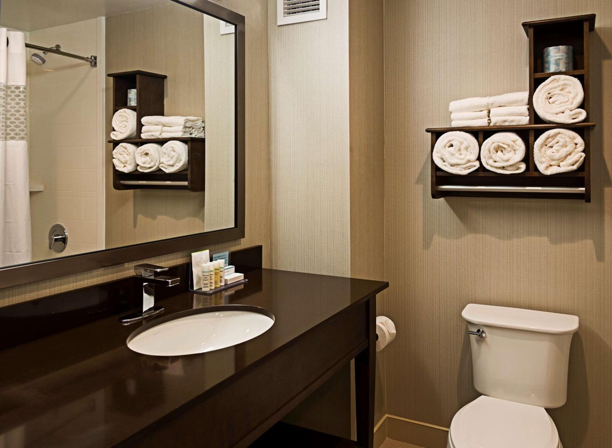 Hampton Inn By Hilton Ottawa Airport מראה חיצוני תמונה