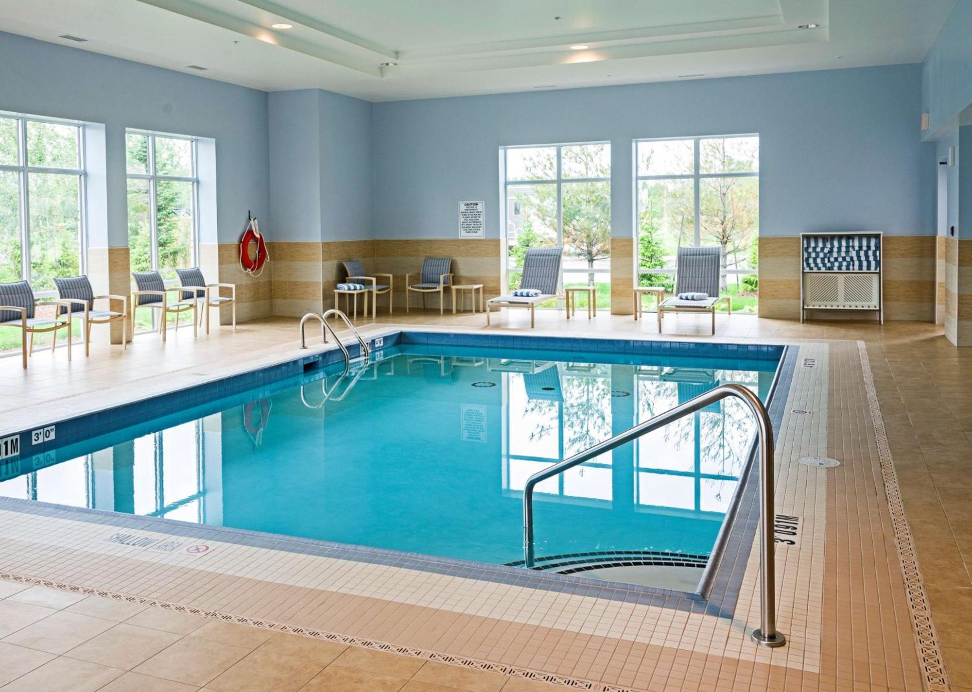 Hampton Inn By Hilton Ottawa Airport מראה חיצוני תמונה